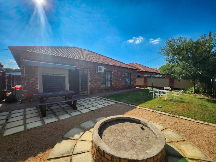 3 Bedroom Property for Sale in La Hoff North West